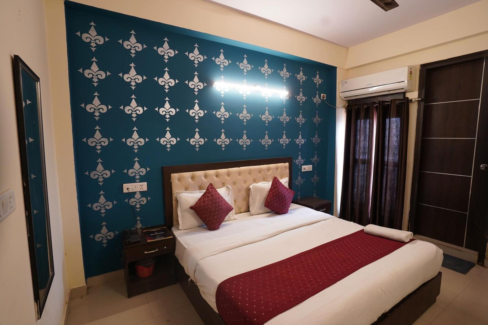 Hotel Tourist Palace Ню Делхи Екстериор снимка
