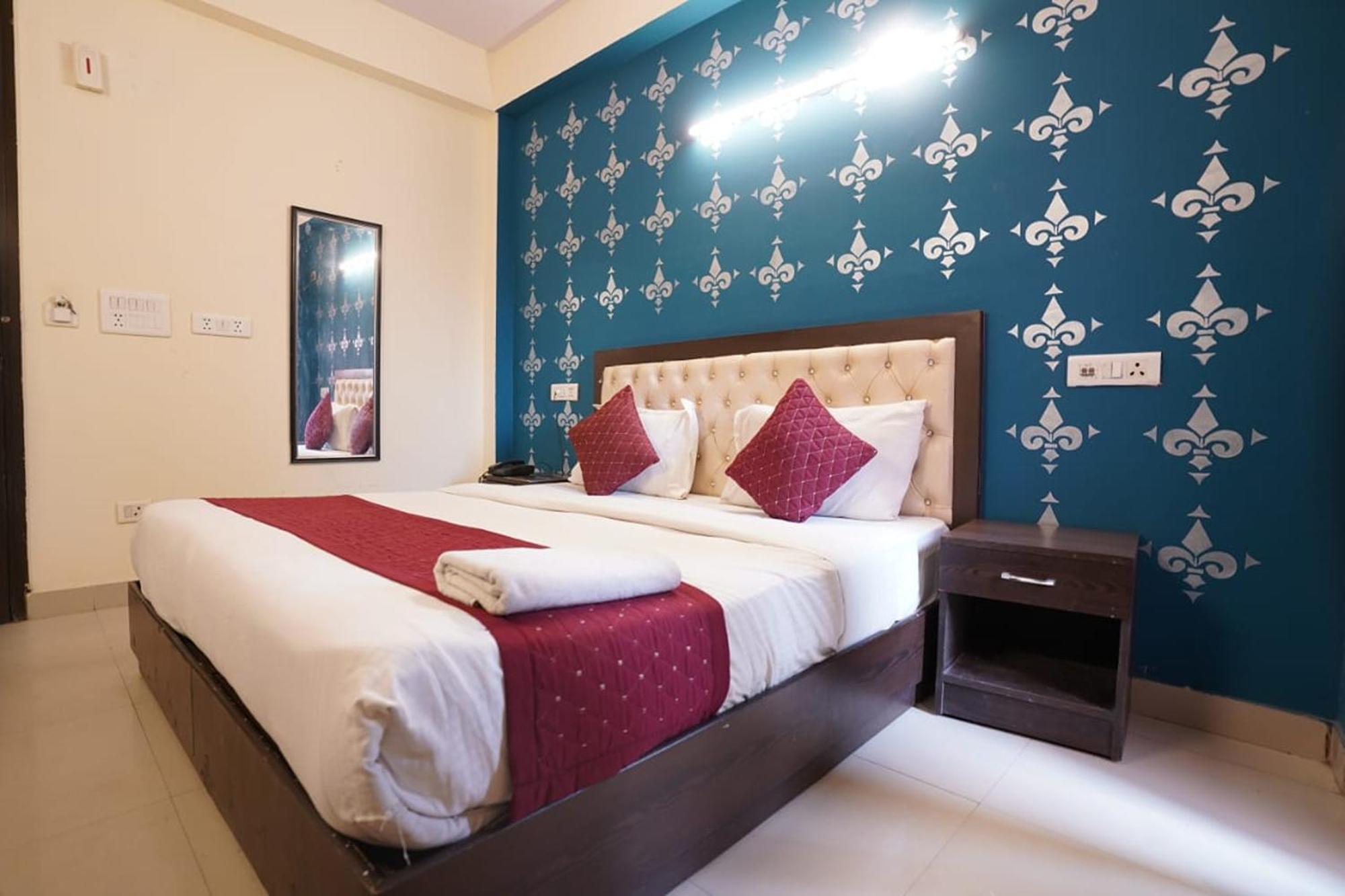 Hotel Tourist Palace Ню Делхи Екстериор снимка