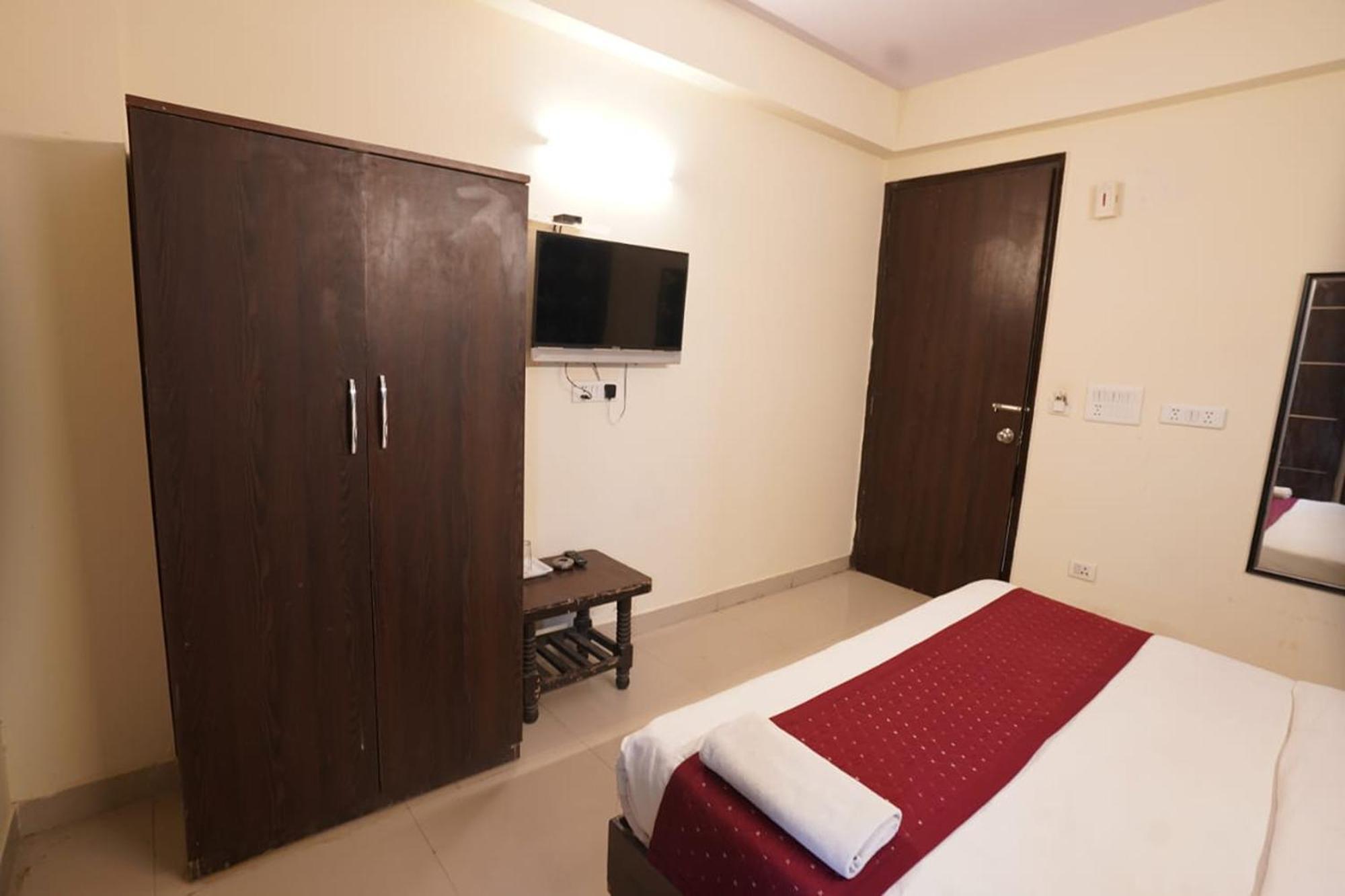 Hotel Tourist Palace Ню Делхи Екстериор снимка