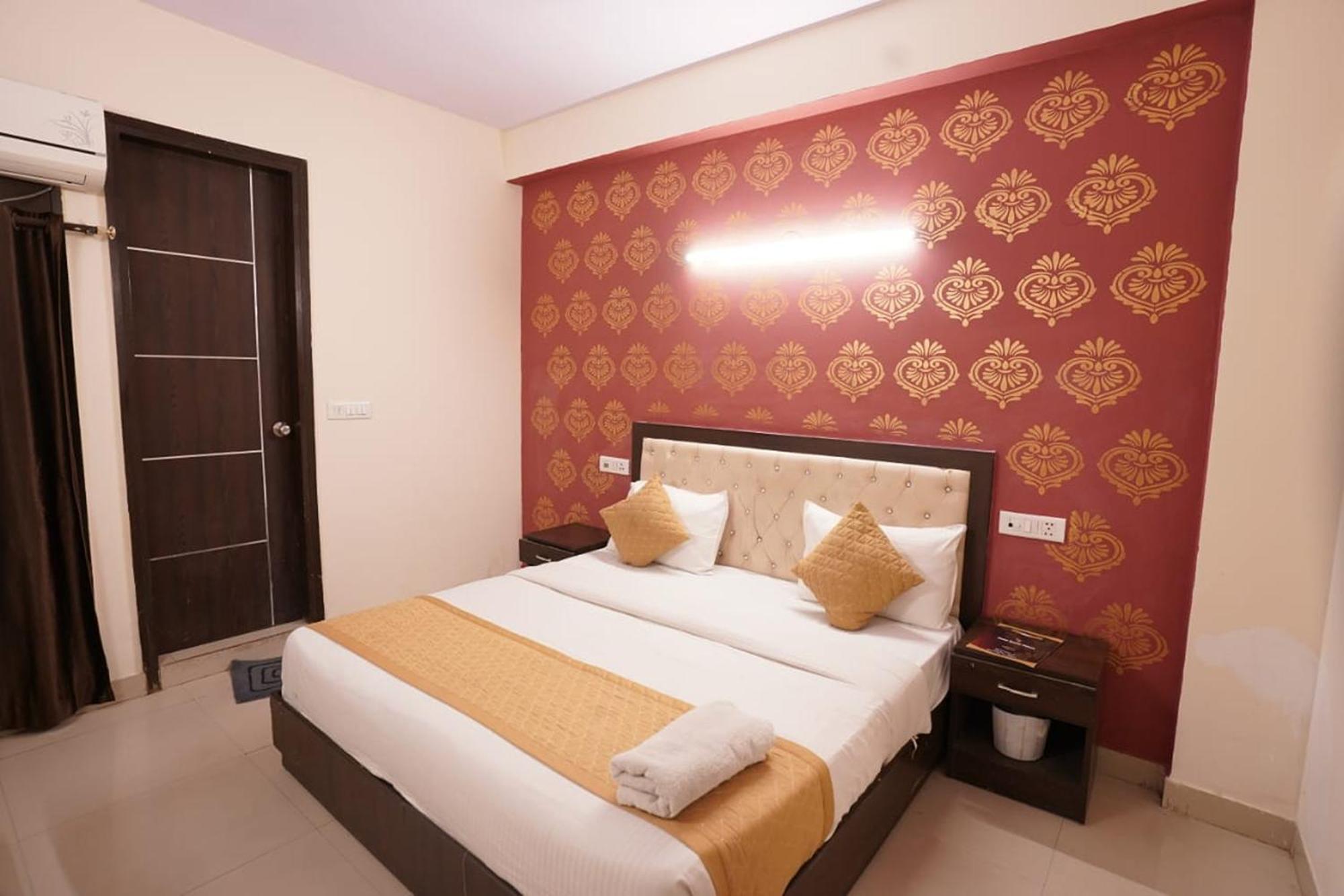 Hotel Tourist Palace Ню Делхи Екстериор снимка