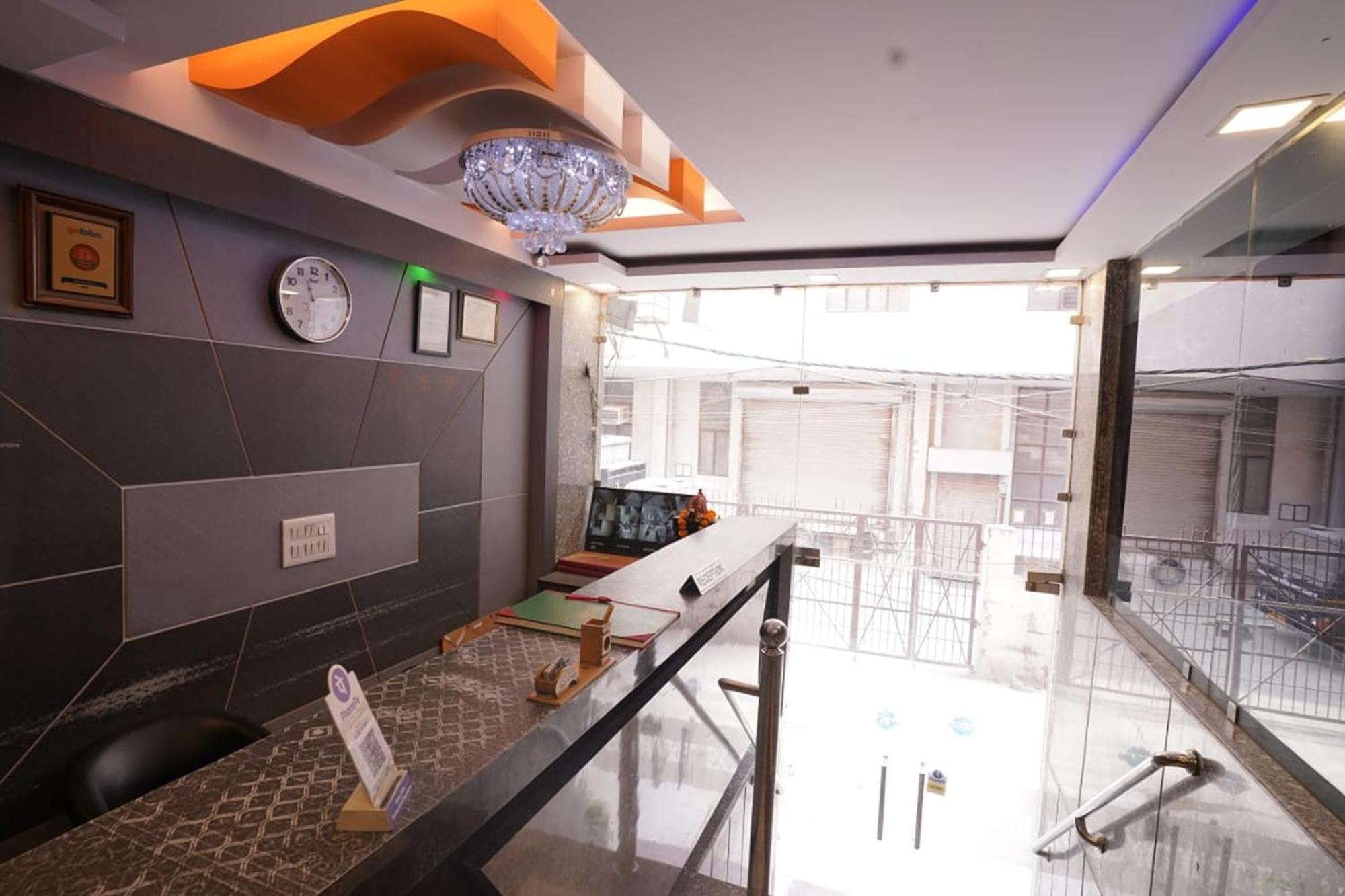 Hotel Tourist Palace Ню Делхи Екстериор снимка